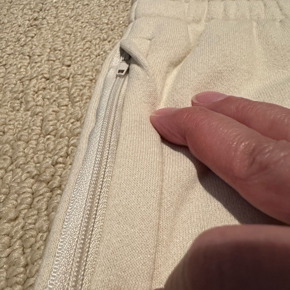 🌷F21 beautiful, NWT, soft fleece, cream-colored joggers. Excellent high-quality! - Picture 6 of 10
